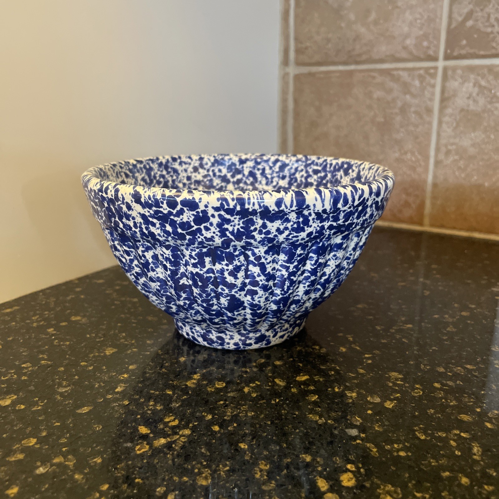 Haeger USA 296 Vintage MCM Blue And White Speckled Pottery Bowl 20 Oz Scalloped