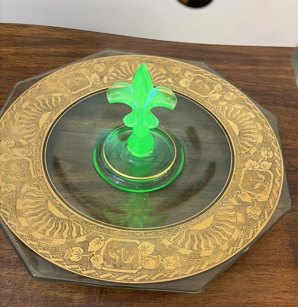 Vintage Fostoria Fleur De Lis Center Handle Glass Serving Tray 11.5″ Uv Reactive