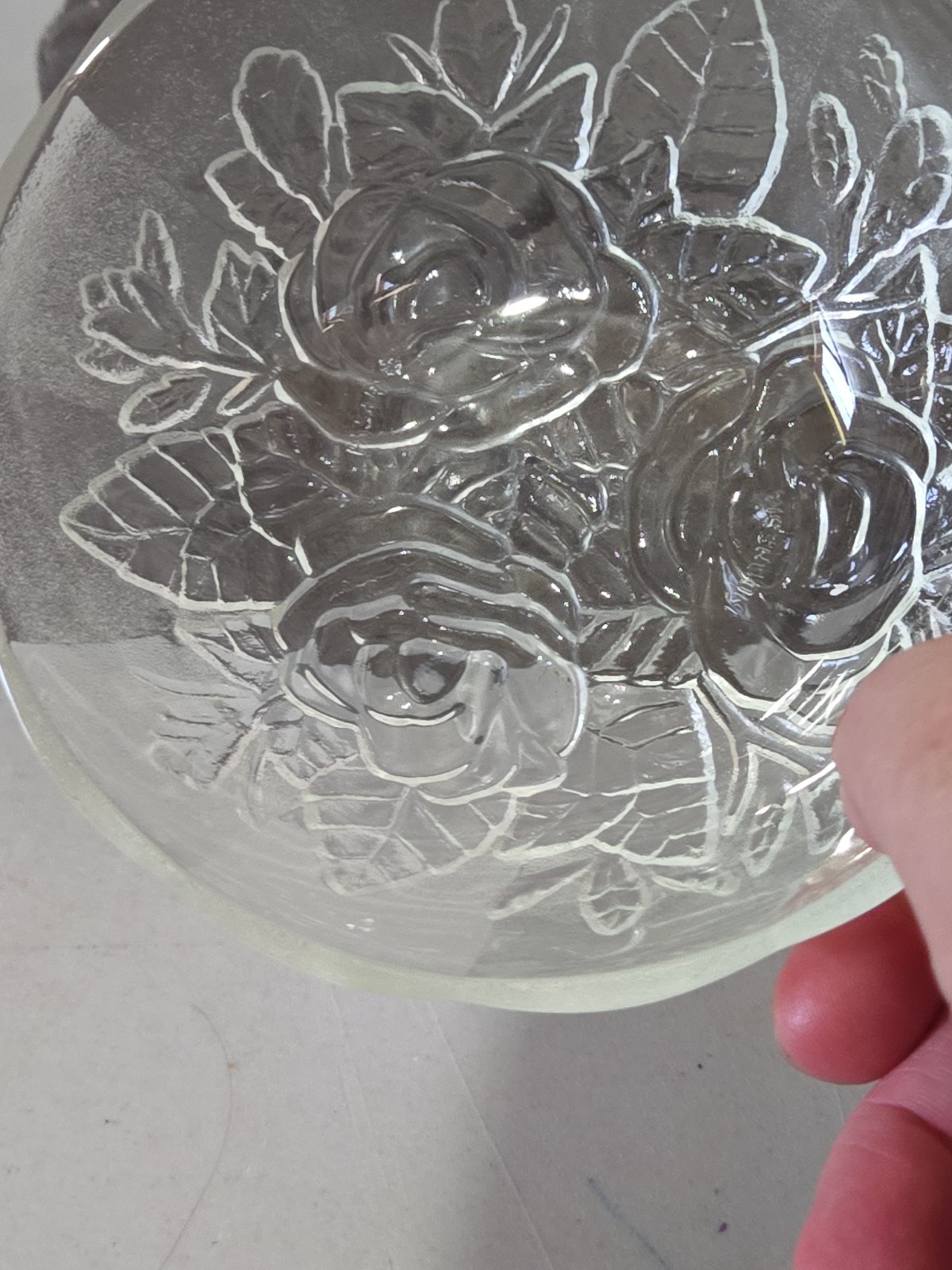 Pasari Indonesia Serving/Berry Bowl – Rose Pattern w/Scalloped Edge, 5in