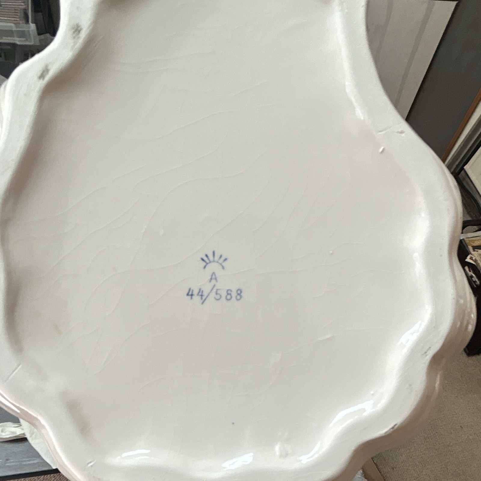 Ceramic Shell Serving Bowl w/ Crab Lid & Ladle, Glossy White, 44/588