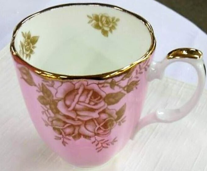 Royal Albert 100 Years 1960 GOLDEN ROSES MUG Boxed with tag