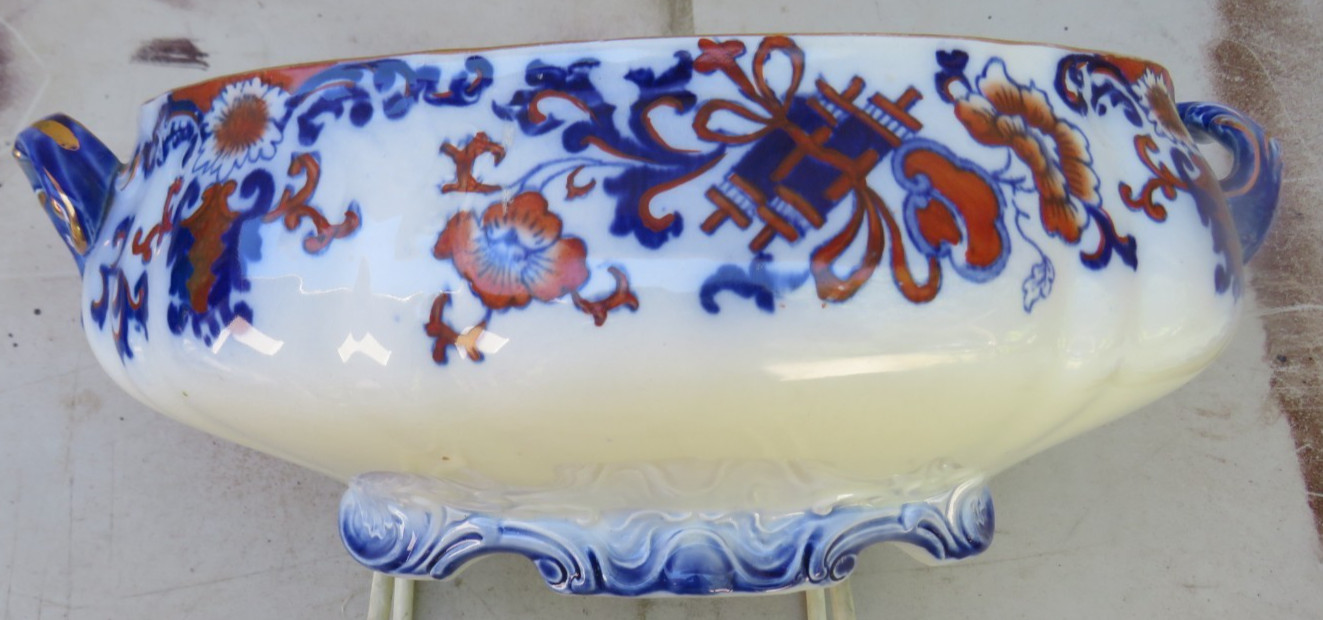 LARGE ANTIQUE ROYAL DOULTON NANKIN FLOW BLUE WITH RED FLOWERS SOUP TUREEN