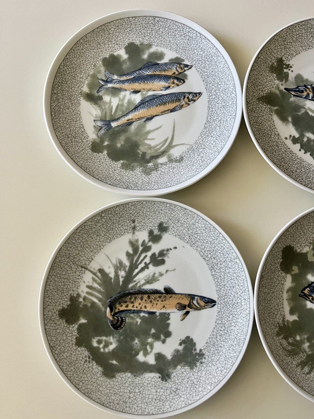4VINTAGE KAHLA GERMANY PORCELAIN FISH PLATES – 9 in PLATES