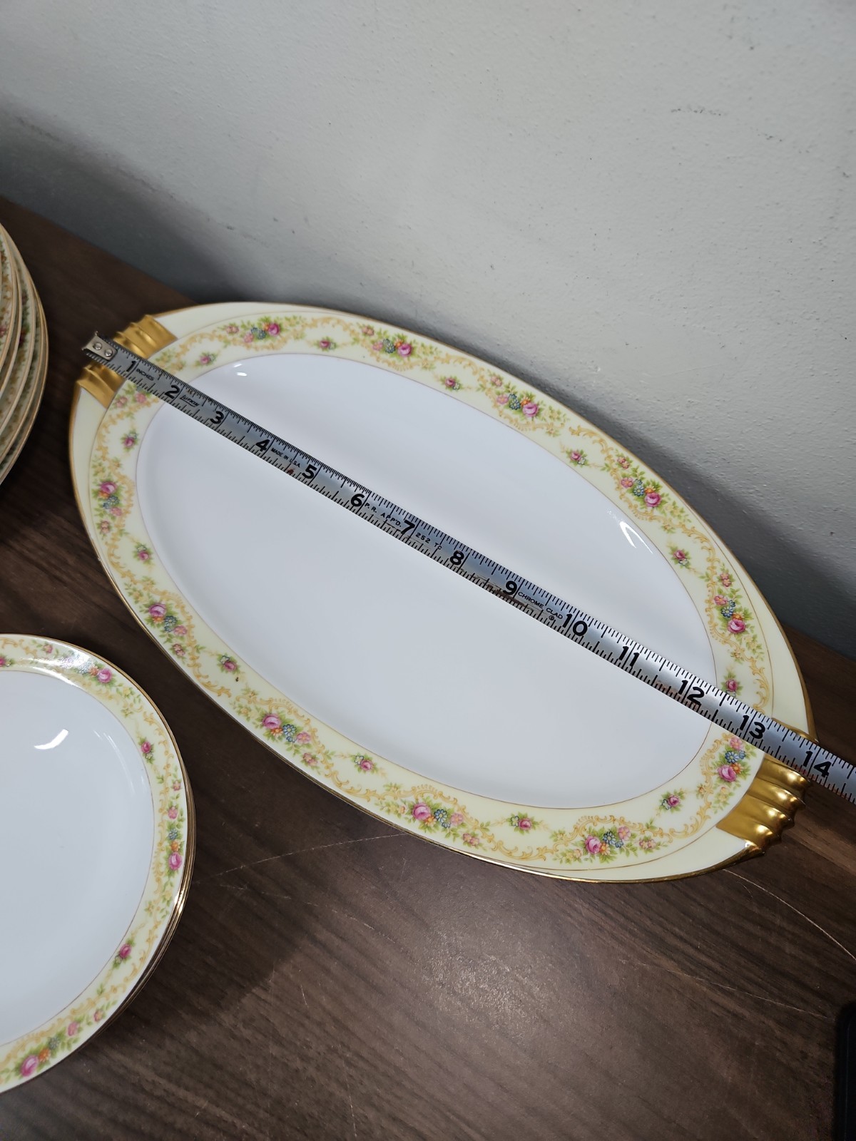 MEITO CHINA THE WINDSOR SHAPE JAPAN 22K GOLD (32 Piece Set)