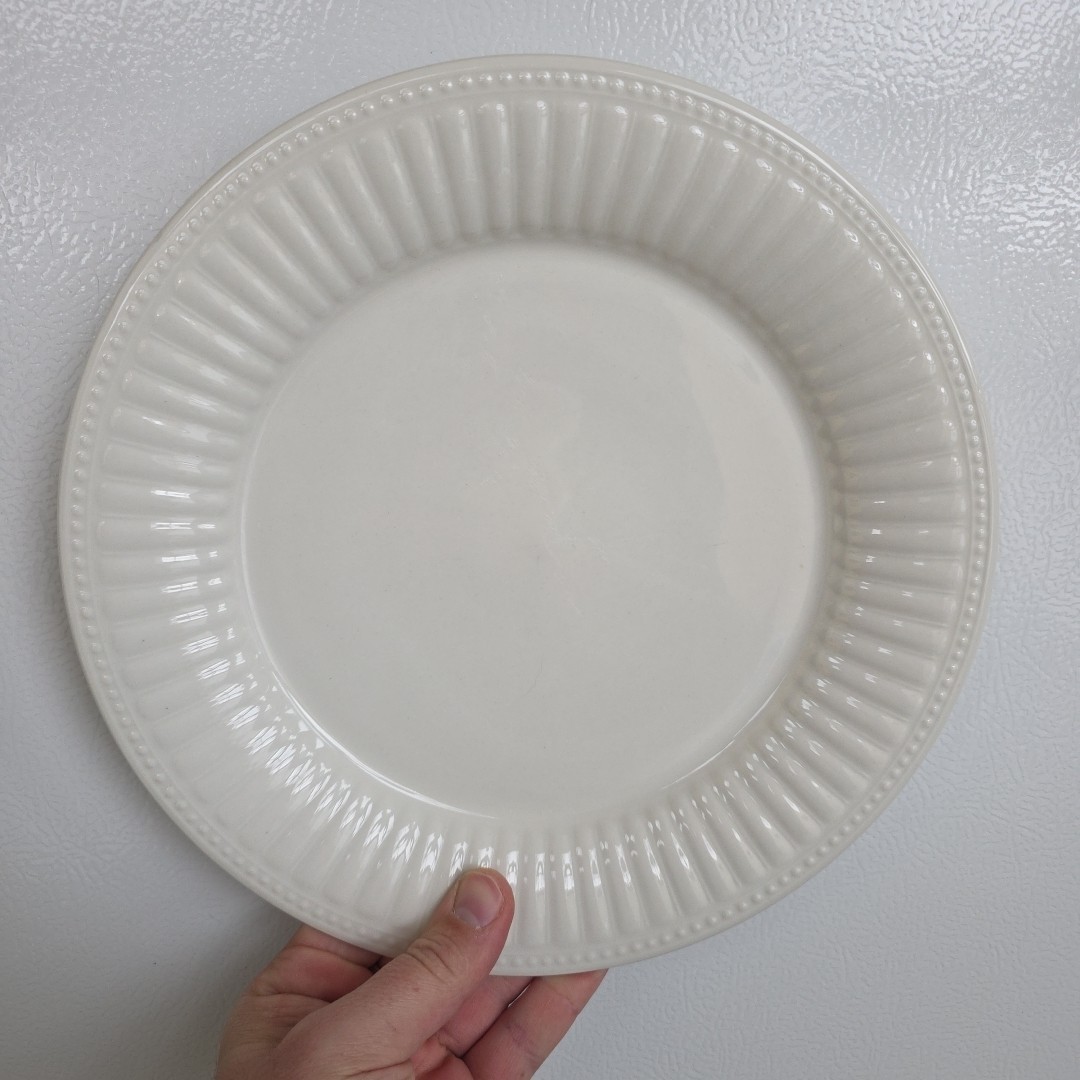 Oneida Casual Settings APHRODITE WHITE DINNER Plate 10.25″ Ribbed