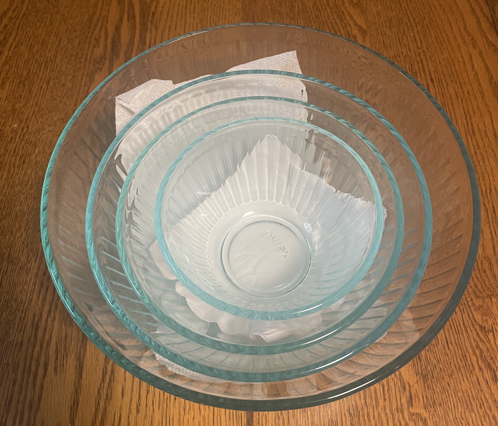 4 Piece Ribbed Pyrex Nesting Bowls w/Colored Snap-On Lids