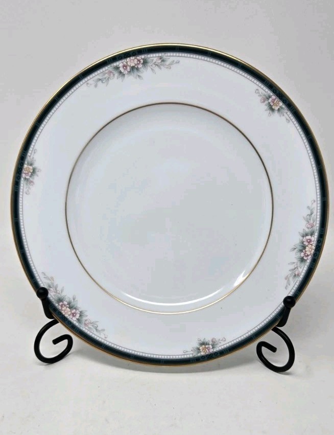 Noritake Landon 4111 Bone China 5-Piece Place Setting Floral Green & Gold Trim