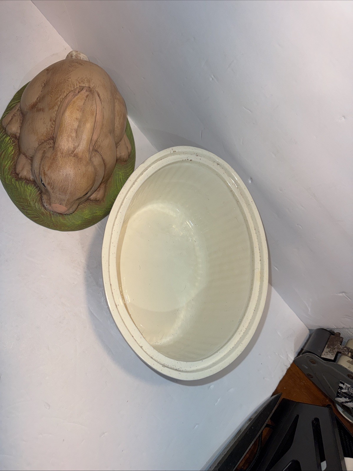 vintage 1982 Scioto ceramic rabbit-topped covered dish Easter