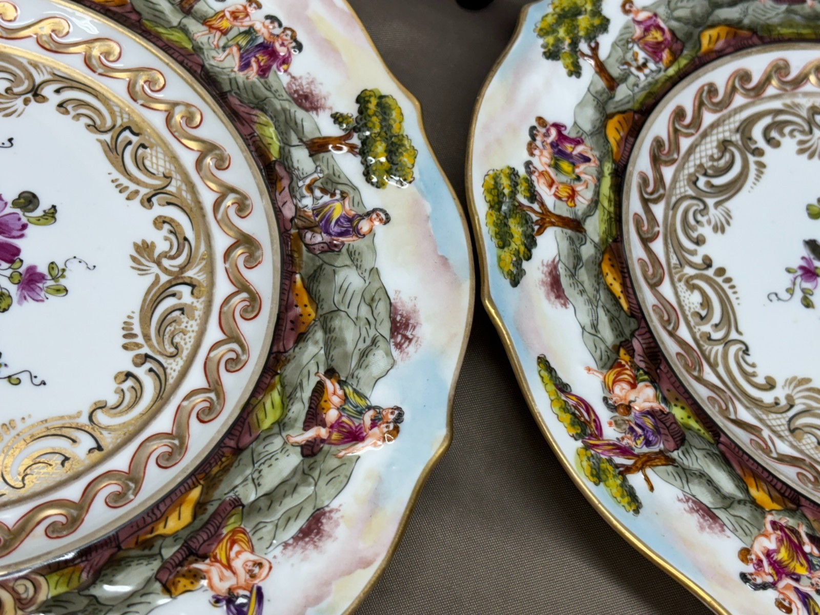 Capodimonte “CHERUBS” Antique Porcelain ~ Set of 4 ~ Lunch Plates ~ 8 3/4″