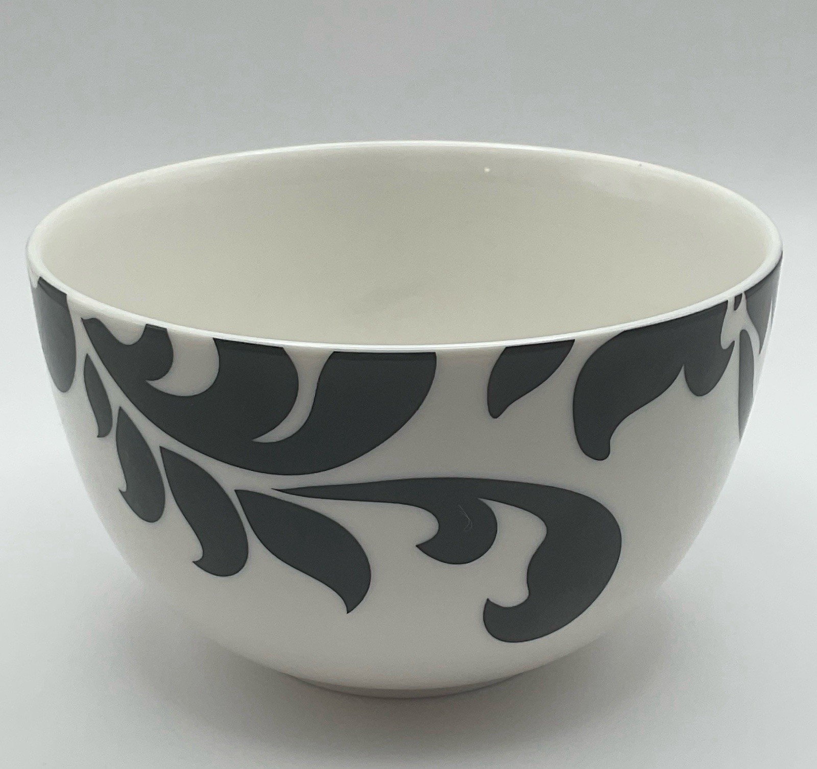 Martha Stewart Lisbon Black White Floral Soup Cereal Bowl 5 1/4” Retails 39.00