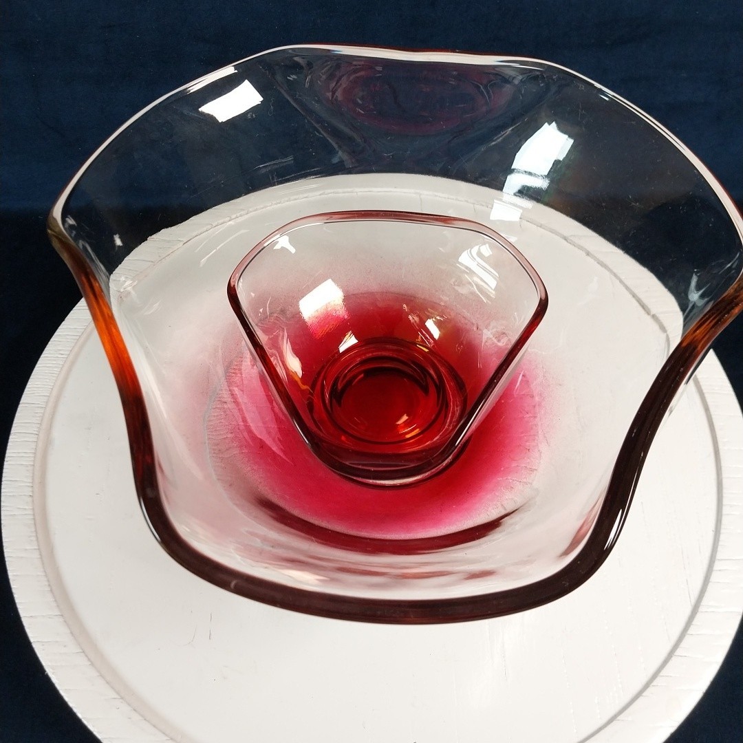Vintage MCM Indiana Glass Pink/Red Ombre Chip & Dip Bowl Set