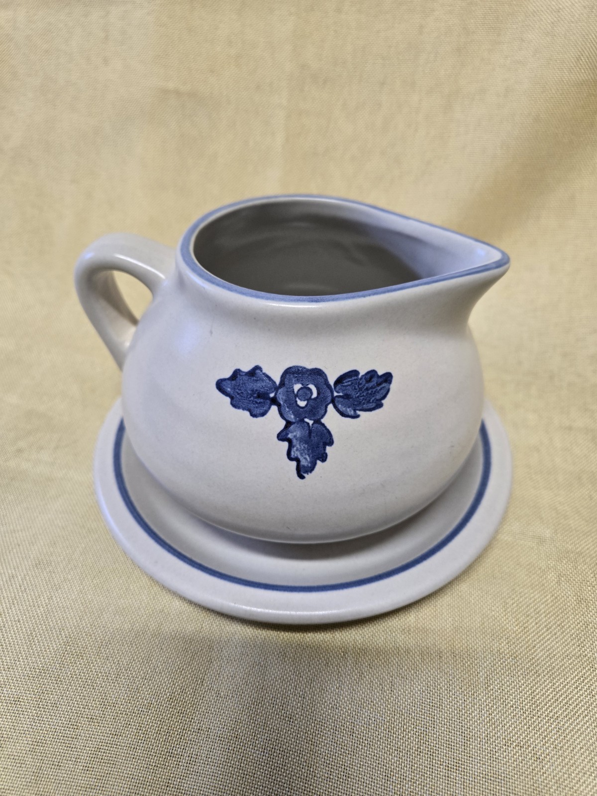 Pfaltzgraff Yorktowne Gravy Boat Pitcher Creamer Vintage Blue Pattern W/ Saucer
