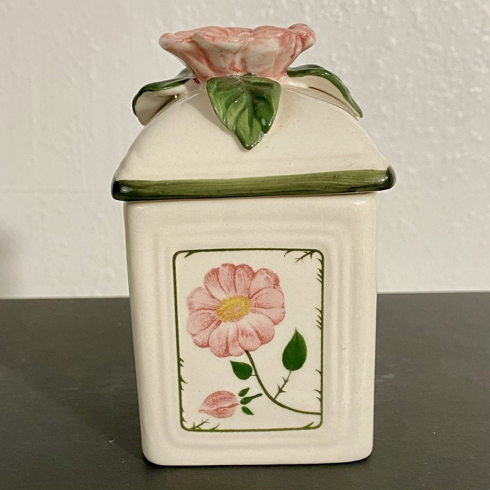 Villeroy & Boch Wildrose Charm Jam Jar Cannister 4.25” Tall White Pink Green