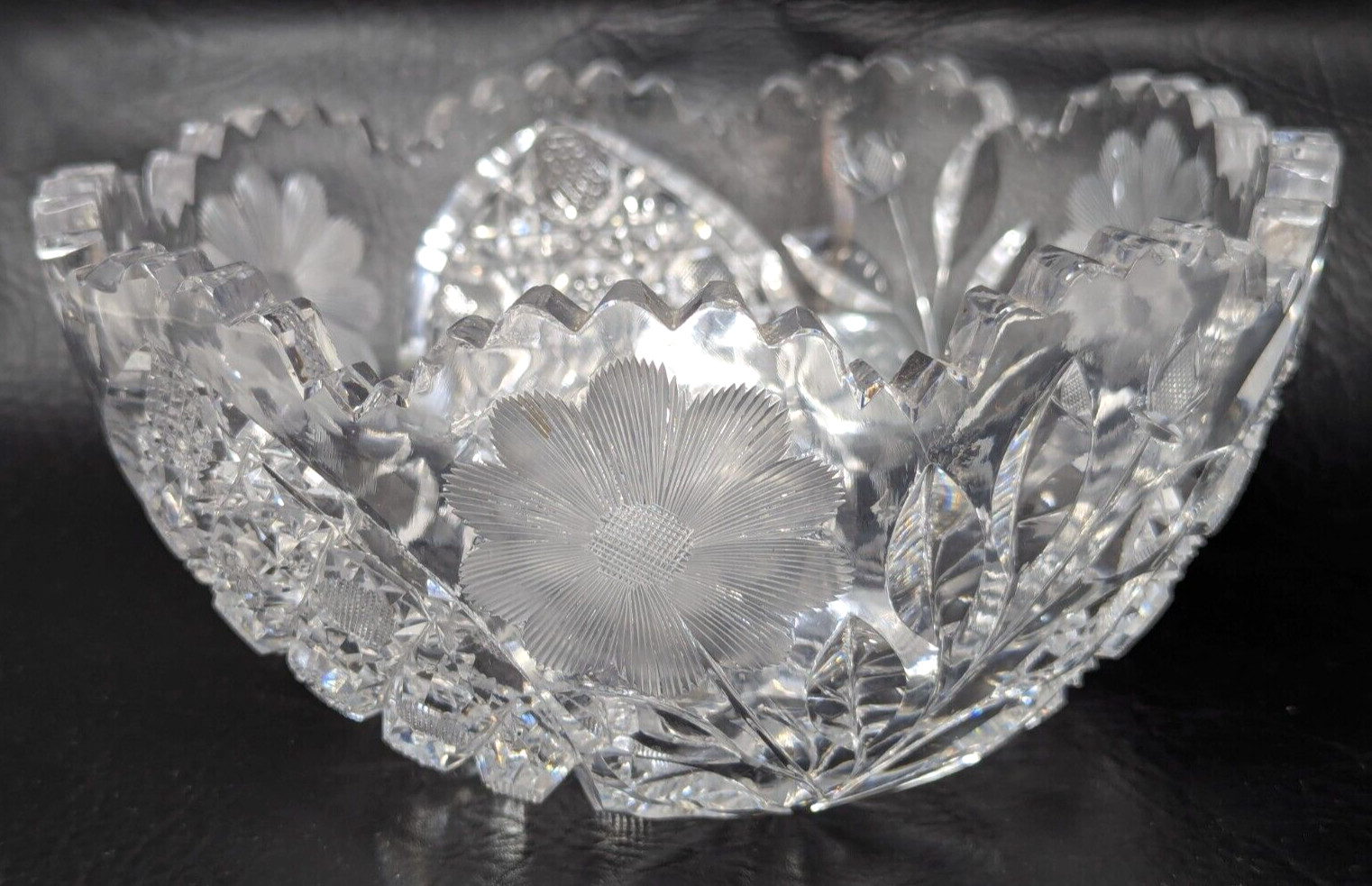 Vintage ABP American Brilliant Cut Crystal Sawtooth Daisy Flower Leaves 9″ Bowl