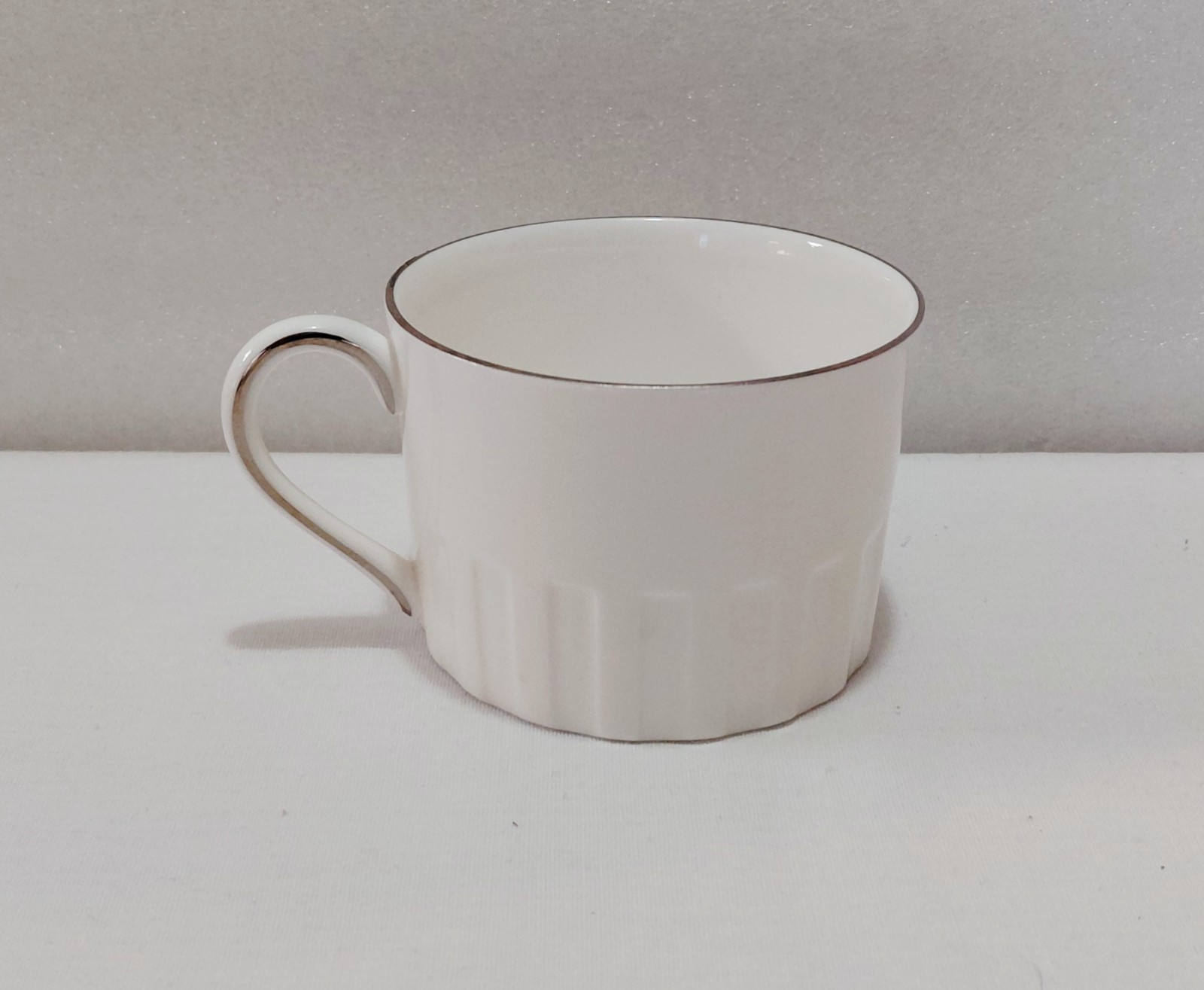 Wedgwood Cup Saucers 6 Oz Colosseum Platinum Elegant Dining Raised Panels 5 Sets