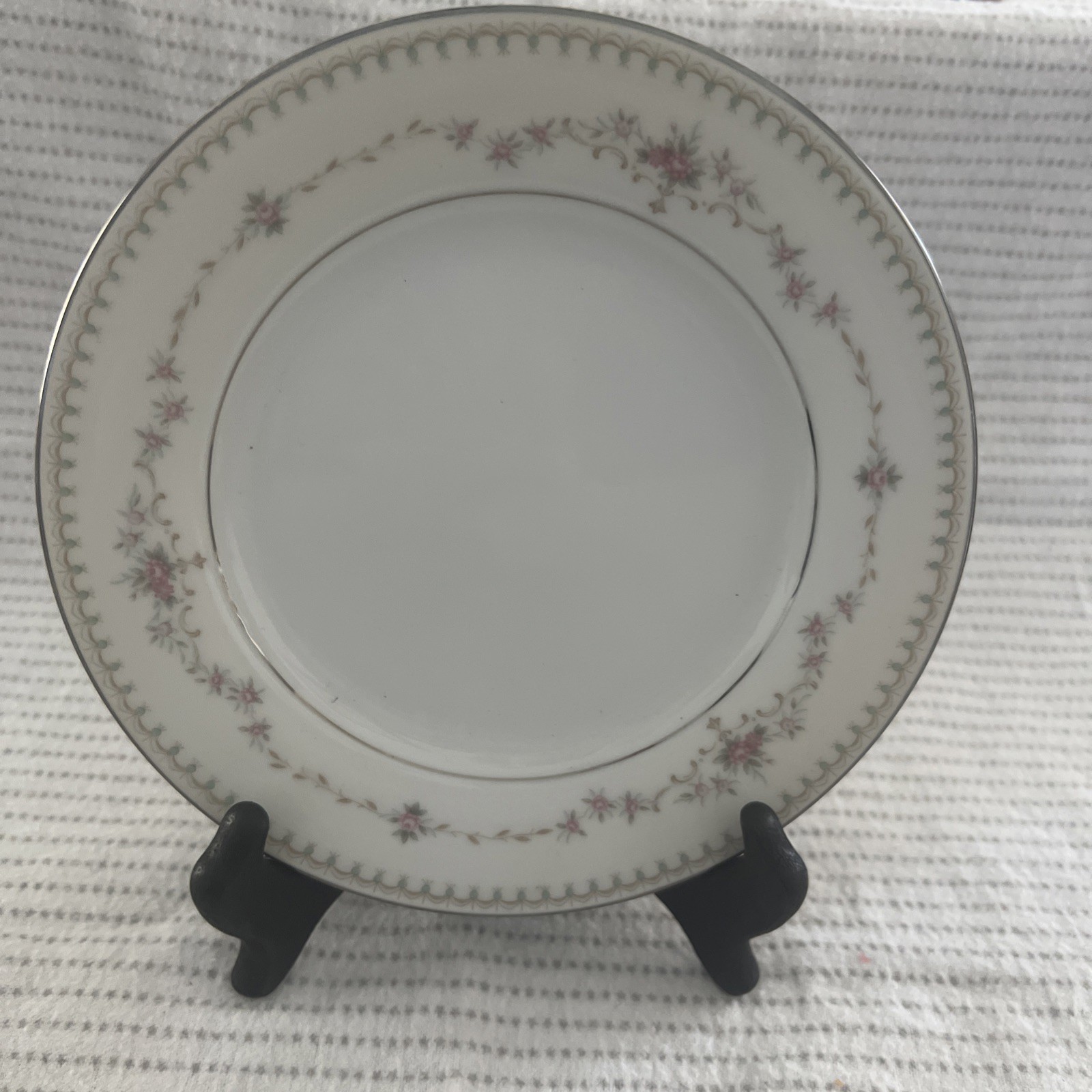 Noritake China Fairmont 6102 Dessert Plates 6.25in
