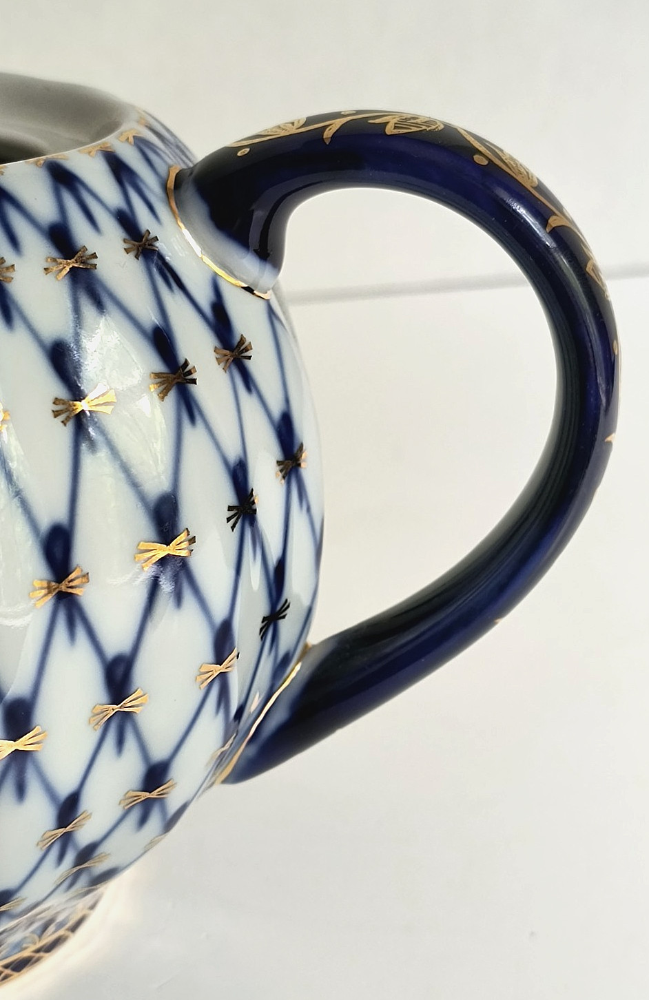 VINTAGE LOMONOSOV RUSSIAN IMPERIAL COBALT NET with GOLD PORCELAIN TEAPOT 5 1/4″