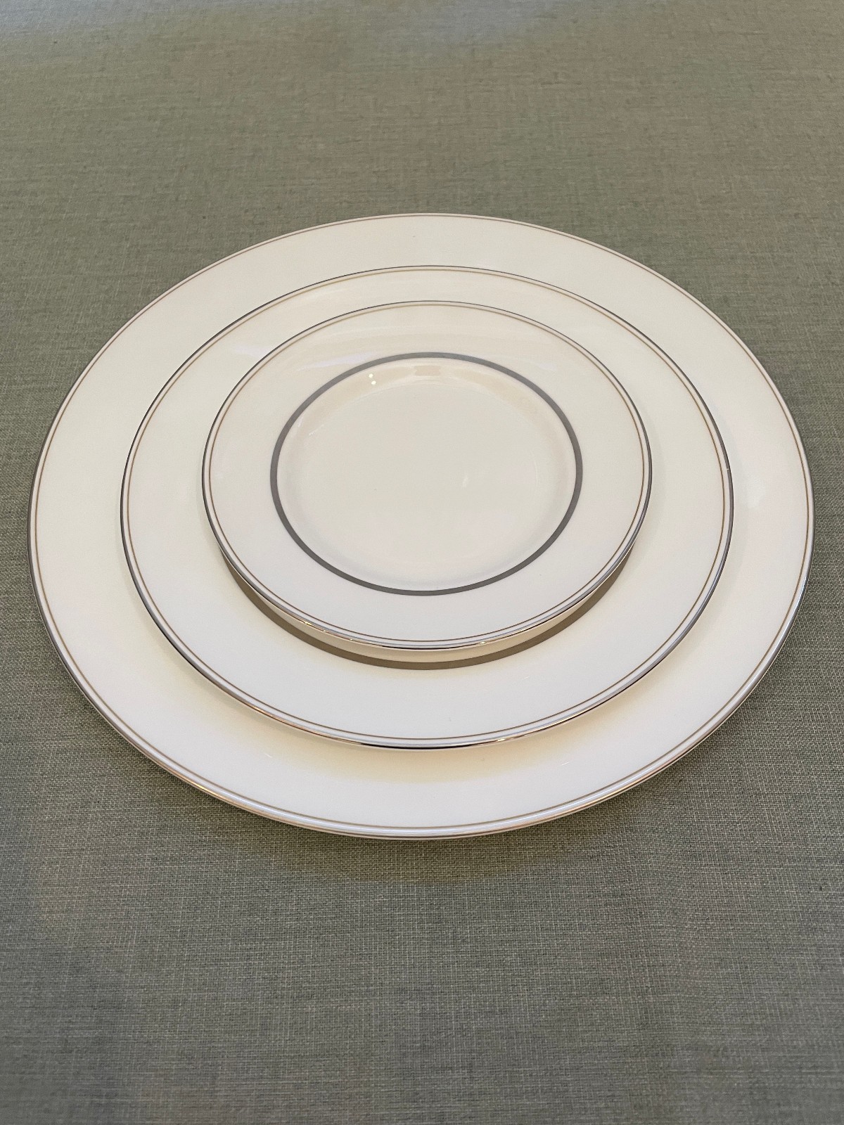 Dinner set for 12 *WEDGWOOD VERA WANG FIDELITY* 5-piece settings + creamer&sugar