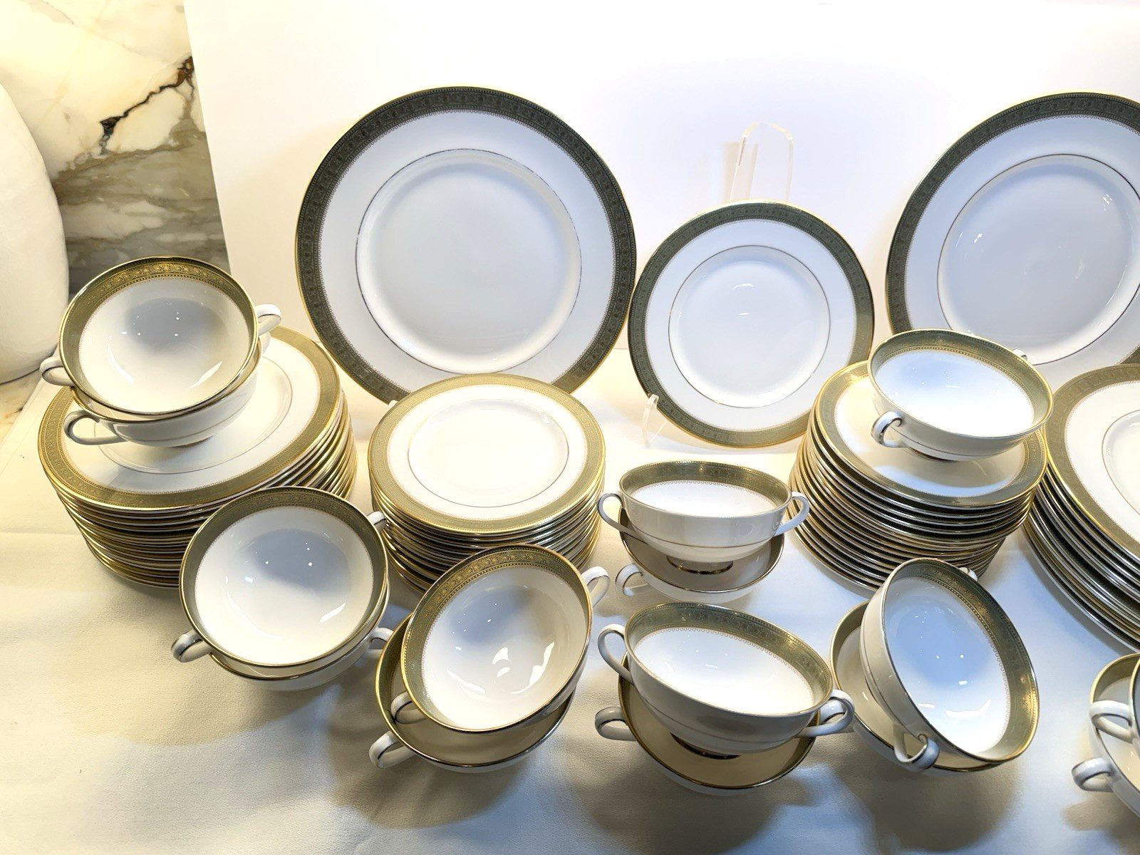 72pc Royal Doulton BELVEDERE H5001 China Set – Service for 12+ – Pristine Gold