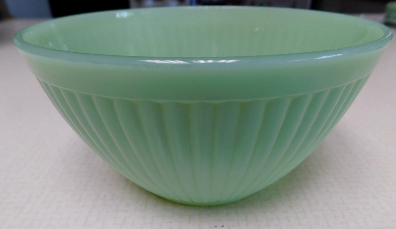 VINTAGE FIRE KING JADEITE JAY RAY VERTICAL RIBBED MIXING BOWL 2 3/4″ TALL