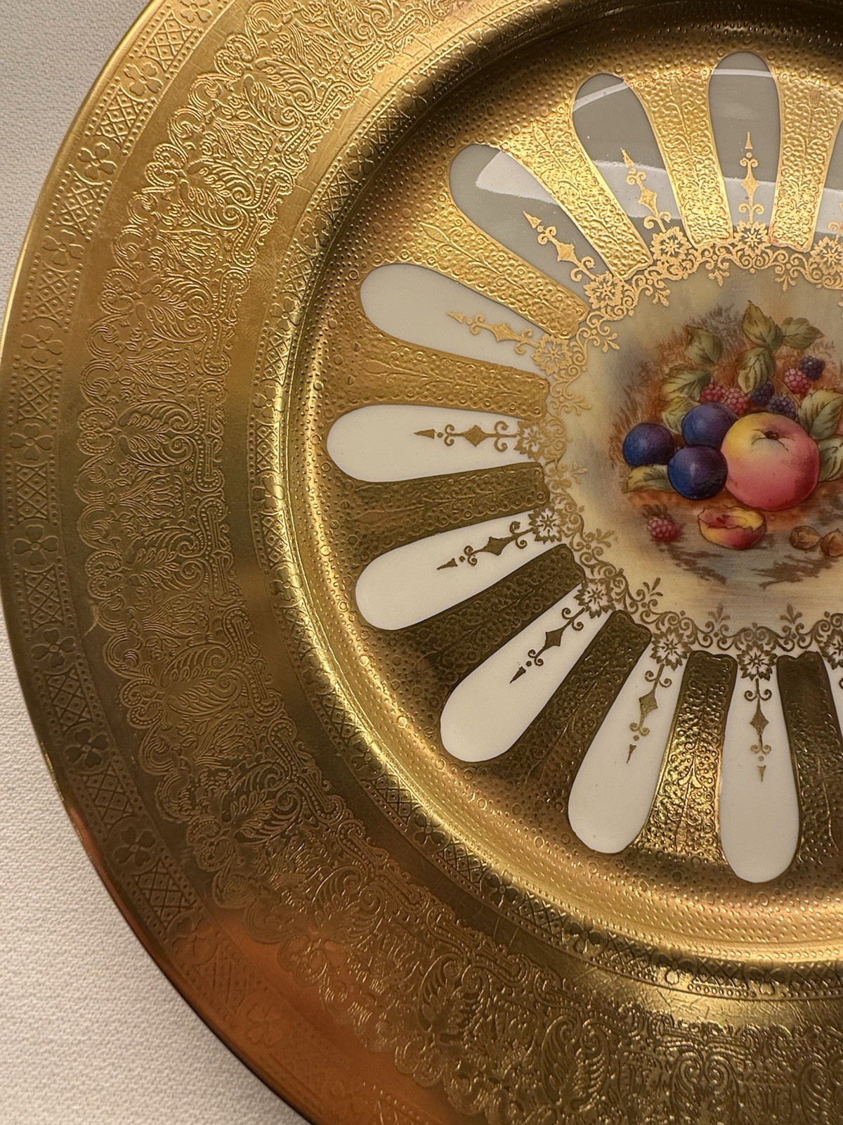 Vintage Aynsley Orchard Gold Bone China Dinner Plate Gold Encrusted 10.25″