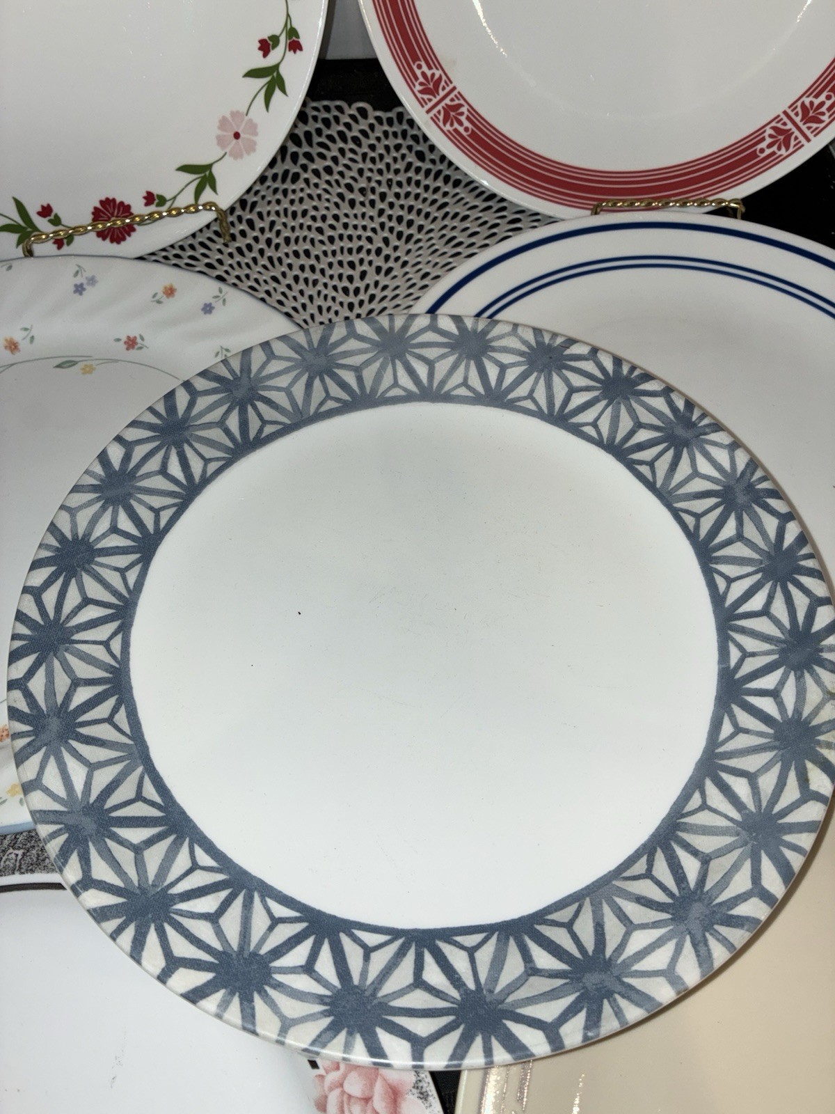 Lot of 7 Mixed Corelle Dinner Plates ~ 7 Different Patterns 10 1/4″