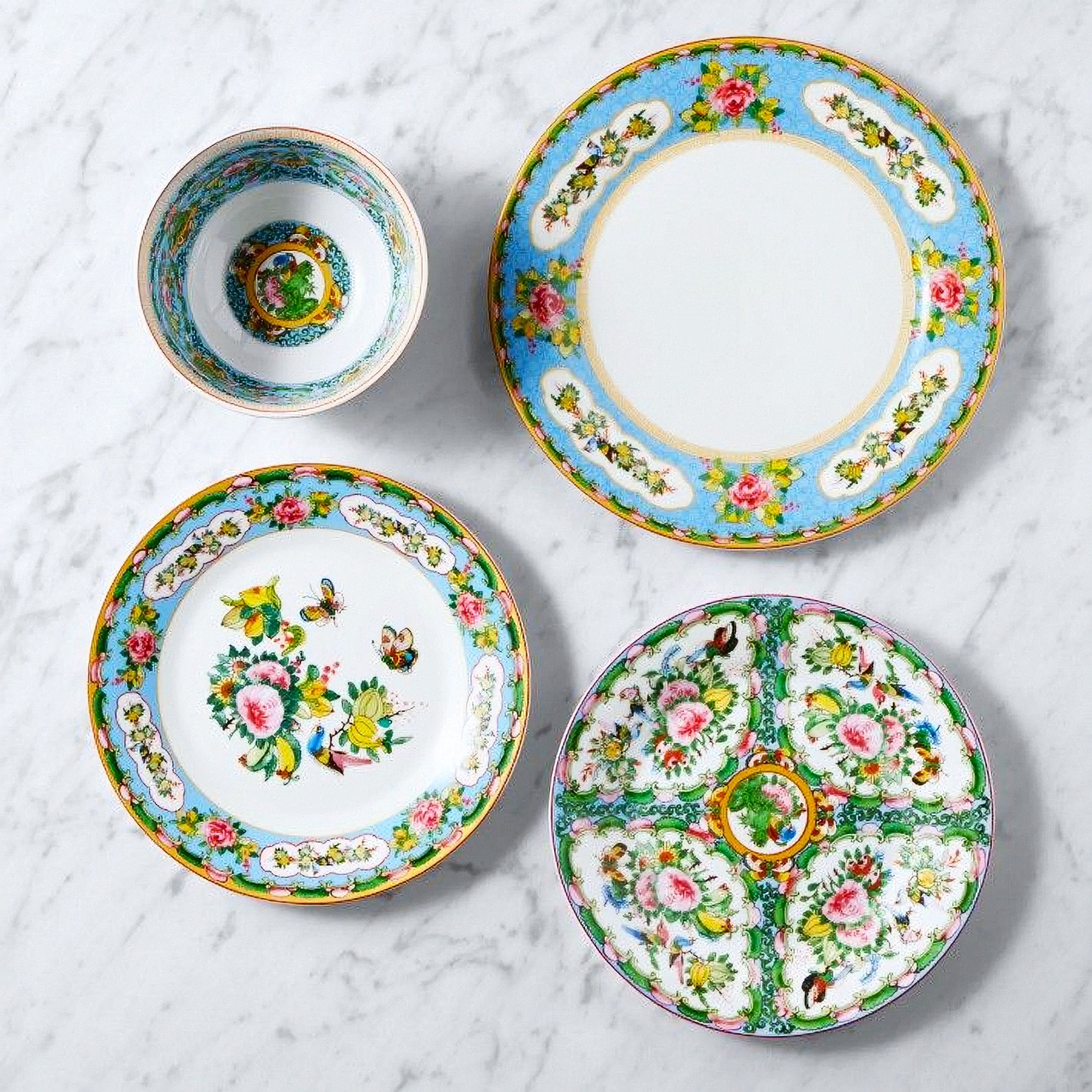 Williams Sonoma Famille Rose Blue Rim Dinner Plate – Brand NEW – 8 Available