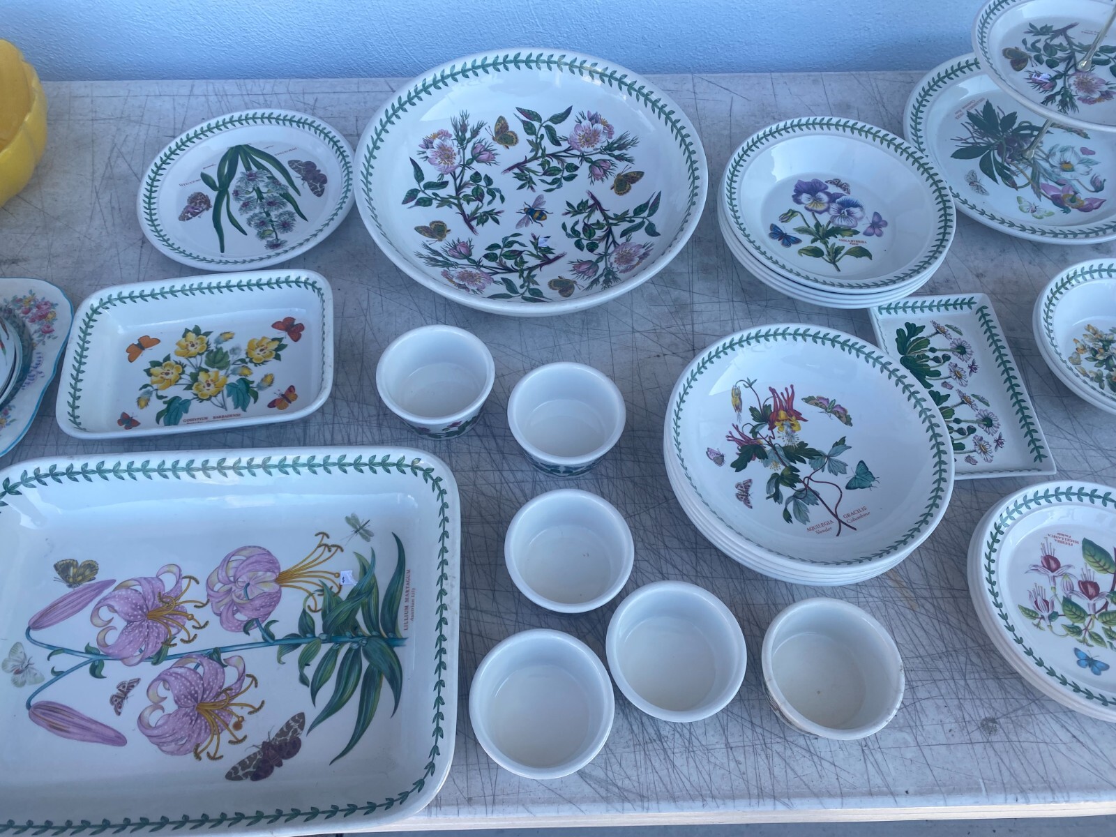 Portmeirion Botanic Garden 35th Anniversary Chop Plate Blue Passion Flower 13″