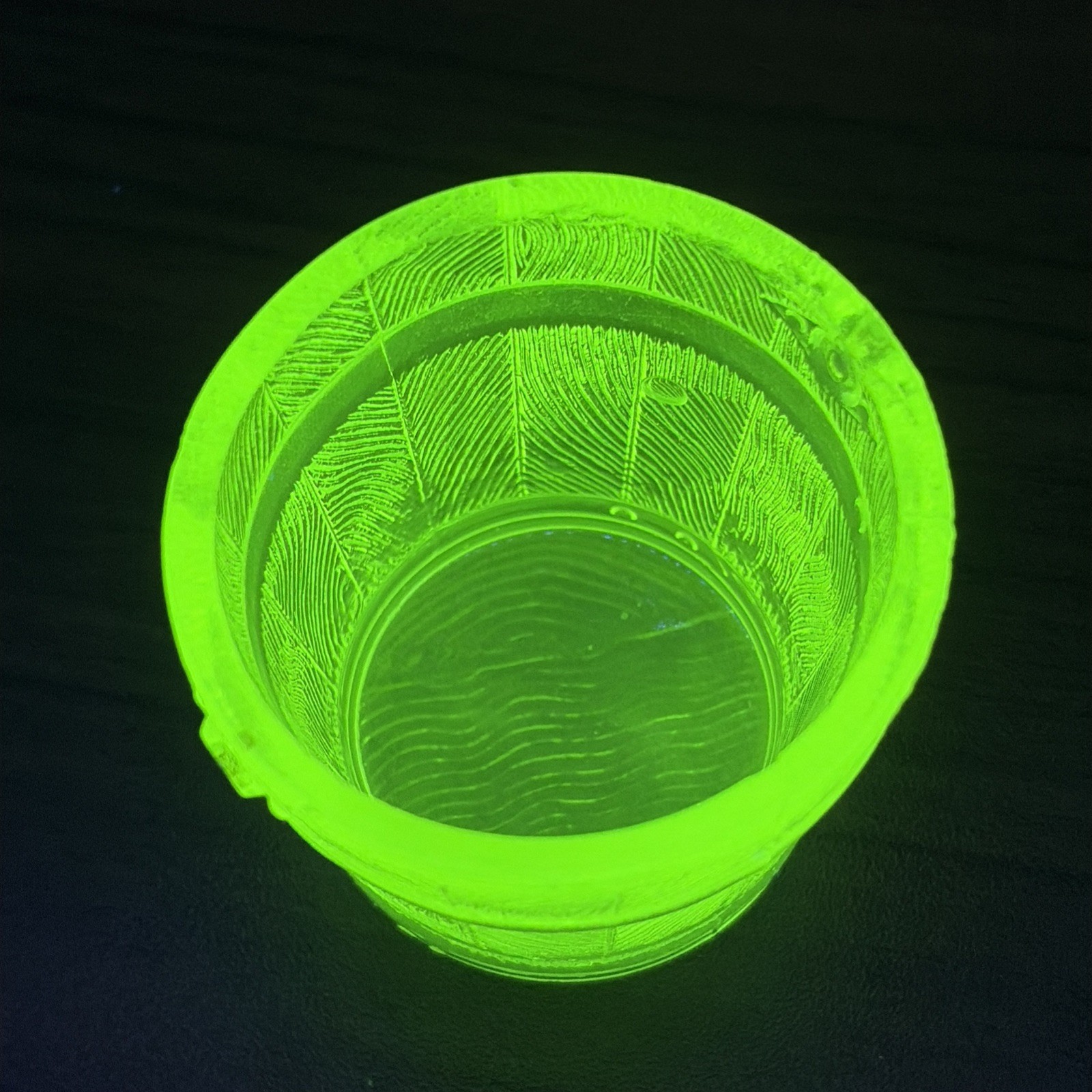 Bryce Bros Old Oaken Bucket Toothpick Holder 2″ Vaseline Uranium UV Glow EAPG