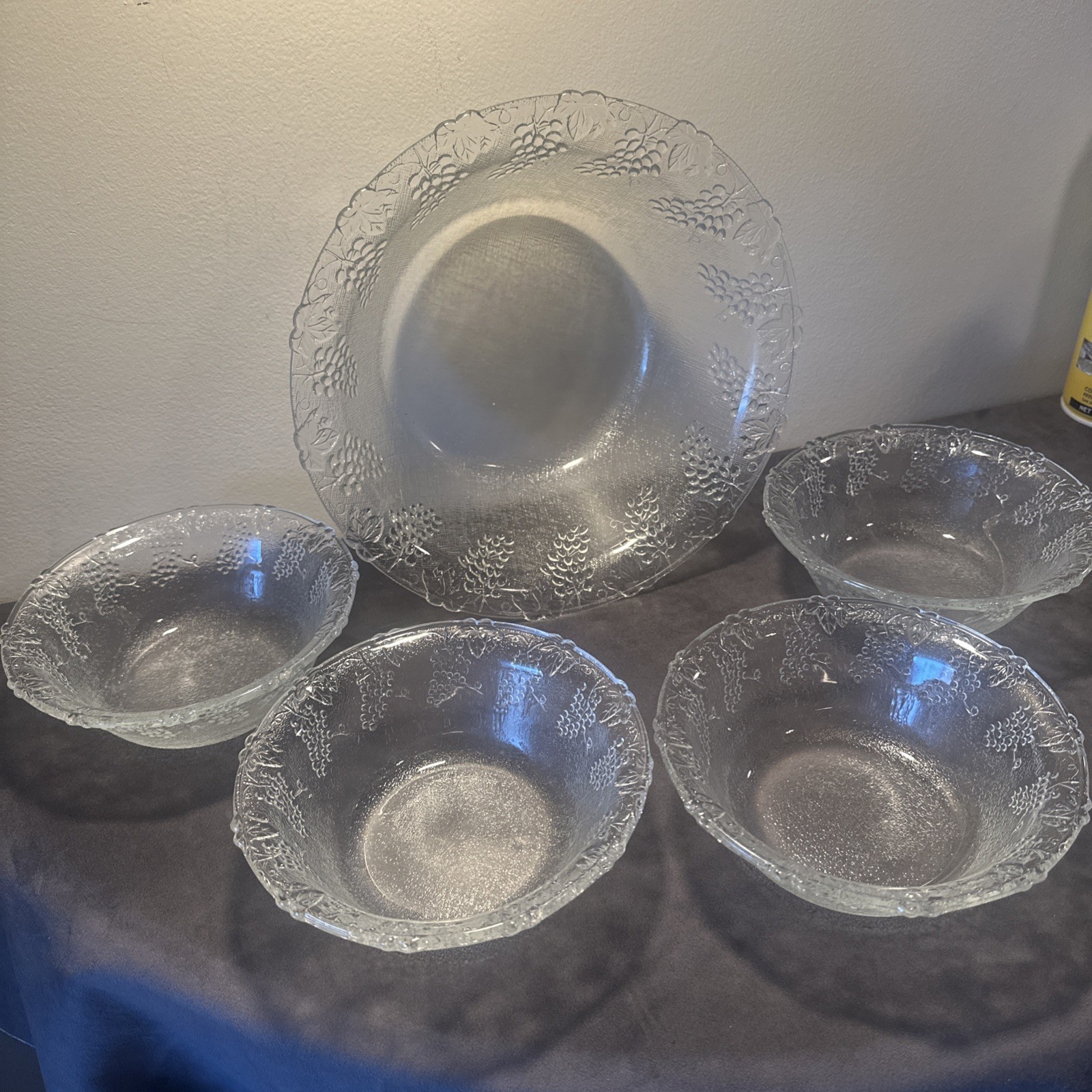 Vintage 1980’s KIG Embossed Grape Vine Glass Salad Bowl Set W/ 4 Serving Bowls