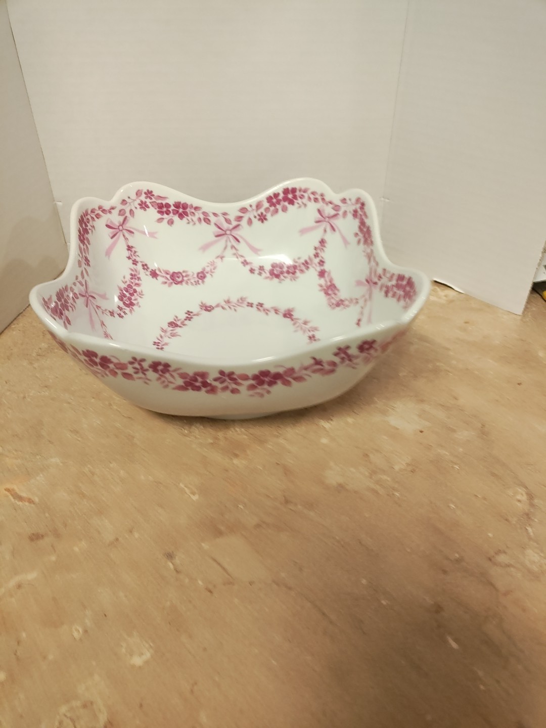 Hutschenreuther “Maria Theresa Burgundy Serving Bowl