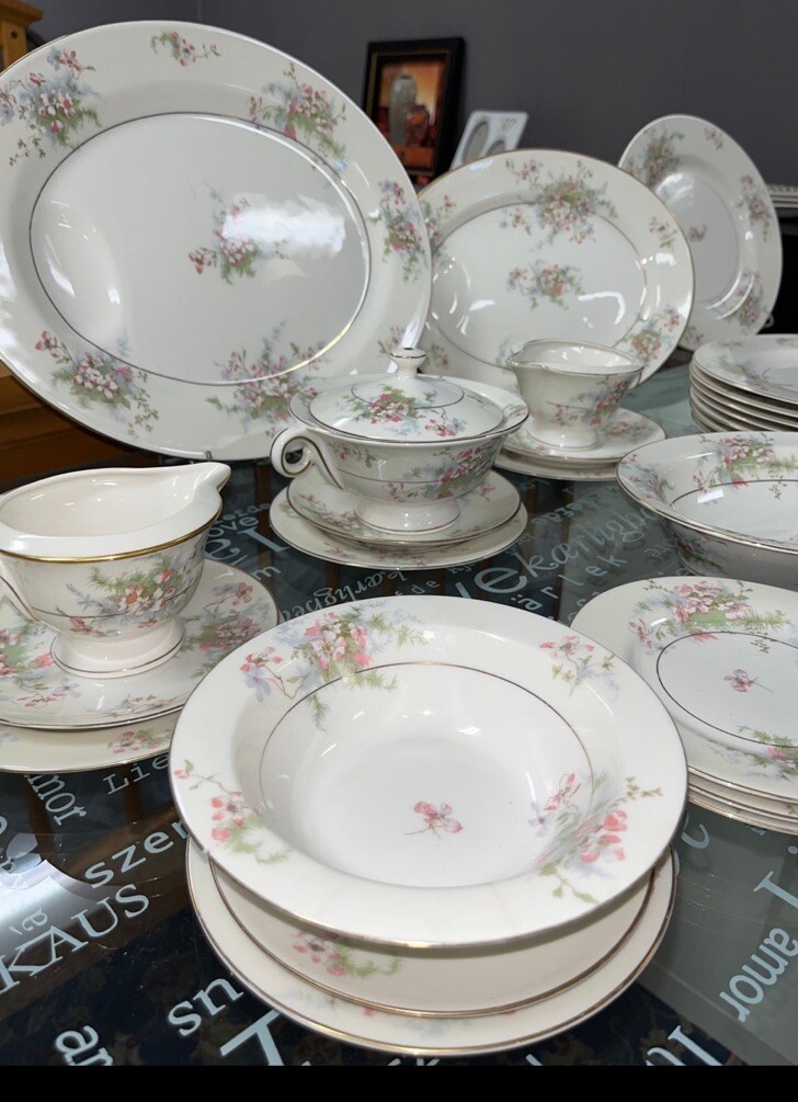 Theodore Haviland New York Apple blossom. Manufactured in the 1930s