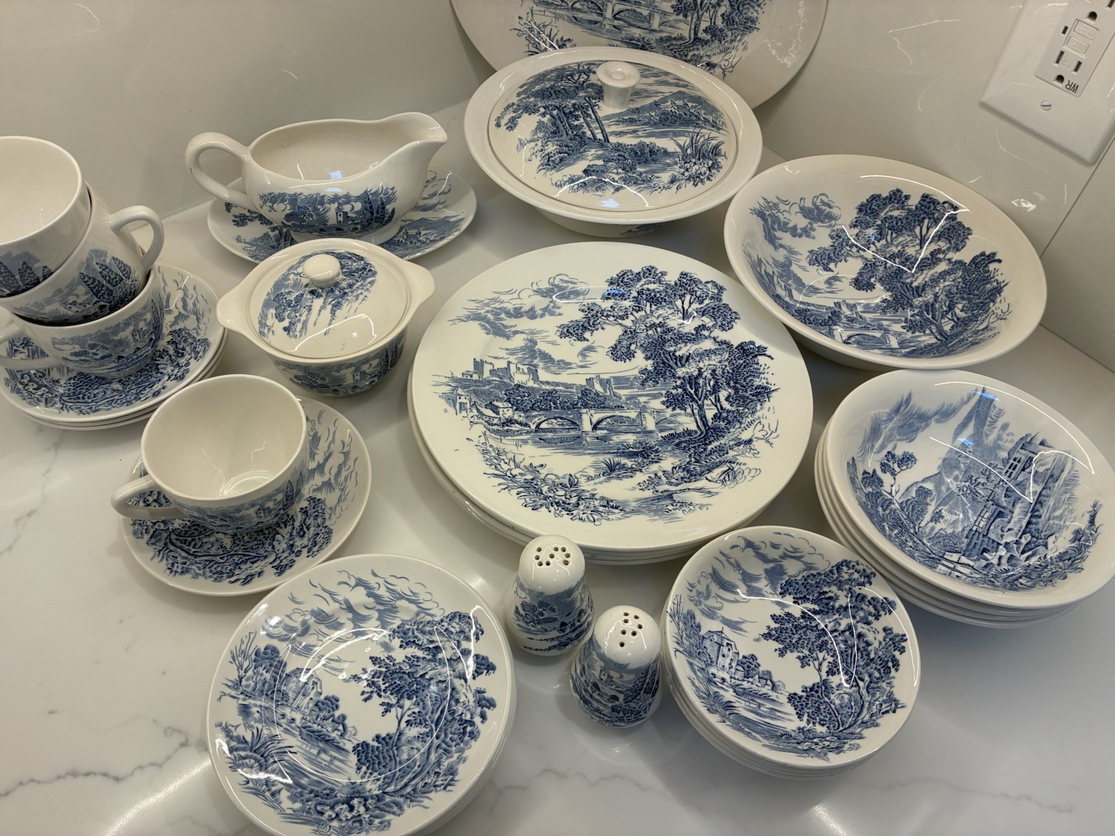 Perfect! ENOCH Wedgwood Countryside Blue Transferware 34 Pc Dinnerware Set for 4