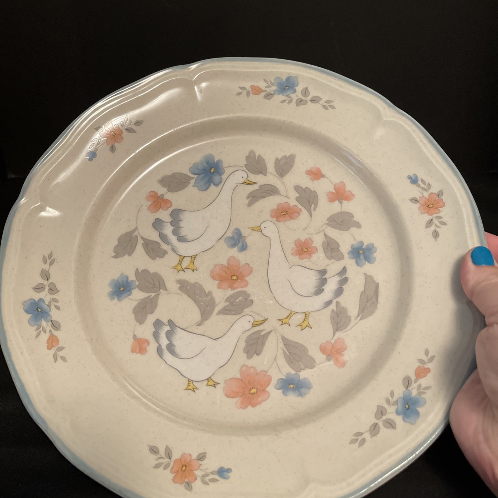 1988 COUNTRY CLASSICS ACTION COLLECTION DINNER PLATE 10 3/4 IN. PREOWNED