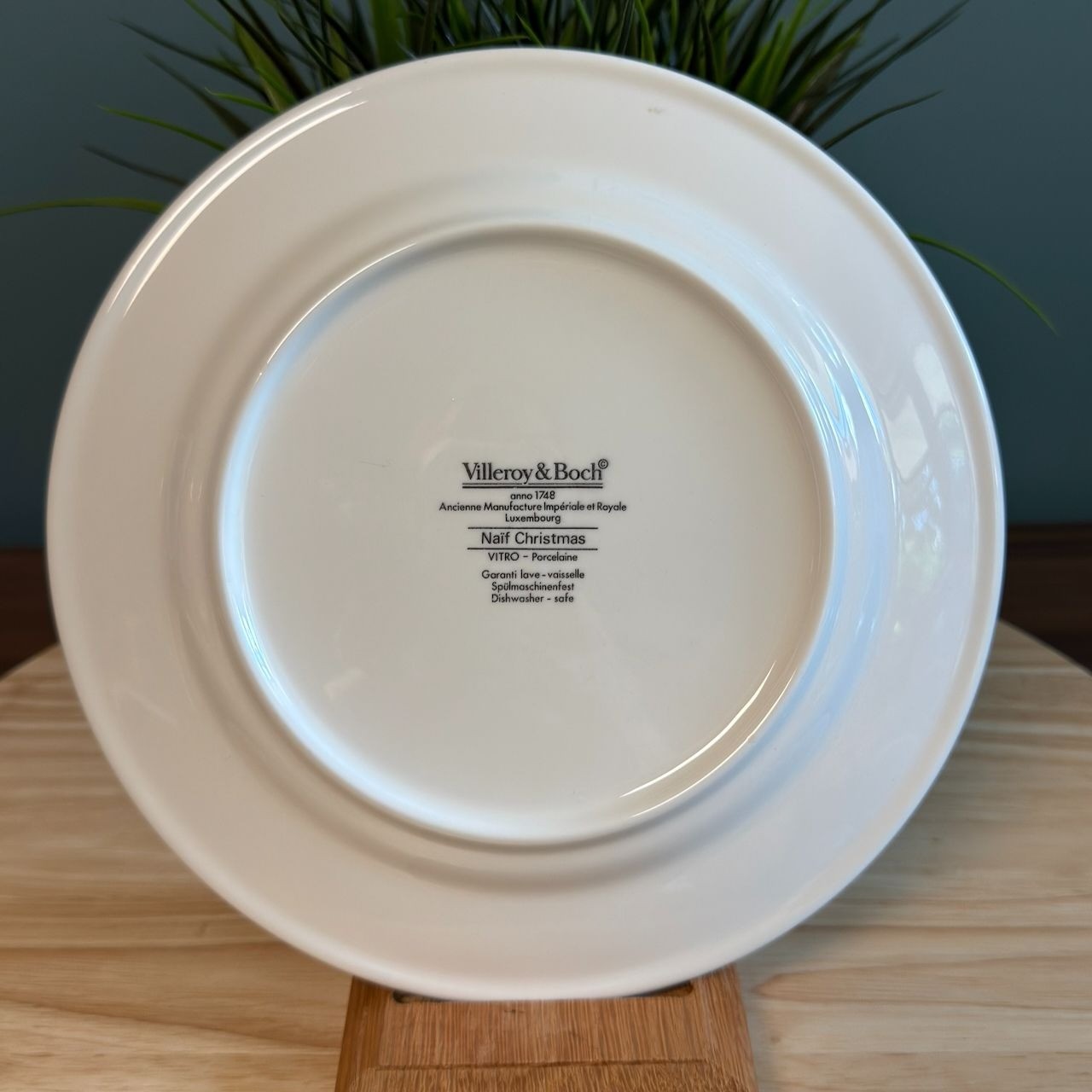 VILLEROY & BOCH NAIF CHRISTMAS 8″ Salad Plate Porcelain Luxembourg Winter Scene