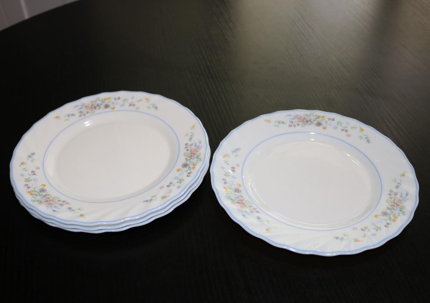 4 Vintage Arcopal Victoria Floral Salad Dessert Plates 7.75″ Made in France