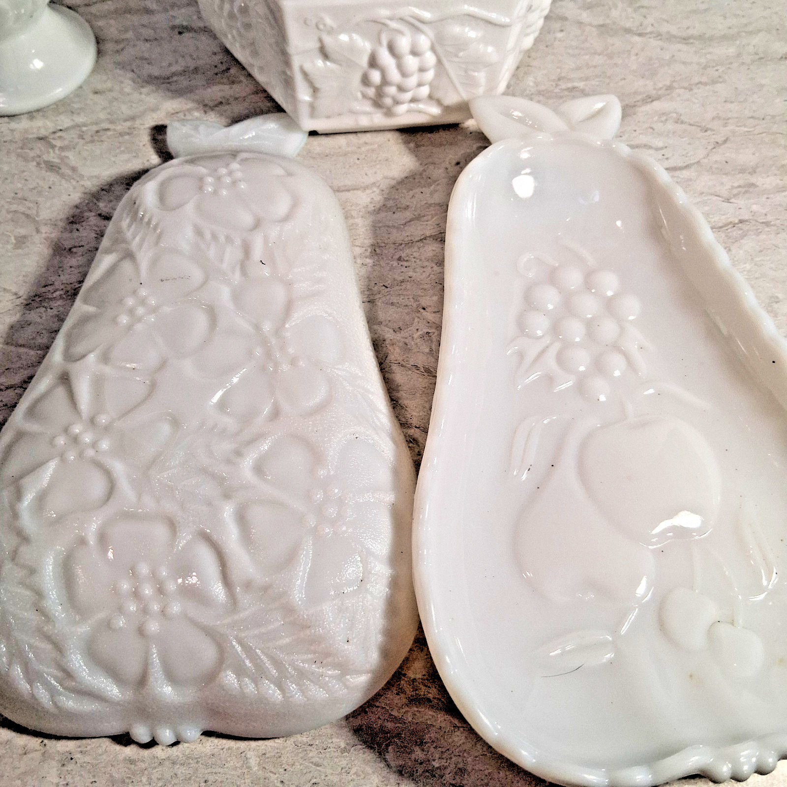 2 Vintage Long Pear Fruit Plates 7ins, 2 Covered Dishes,