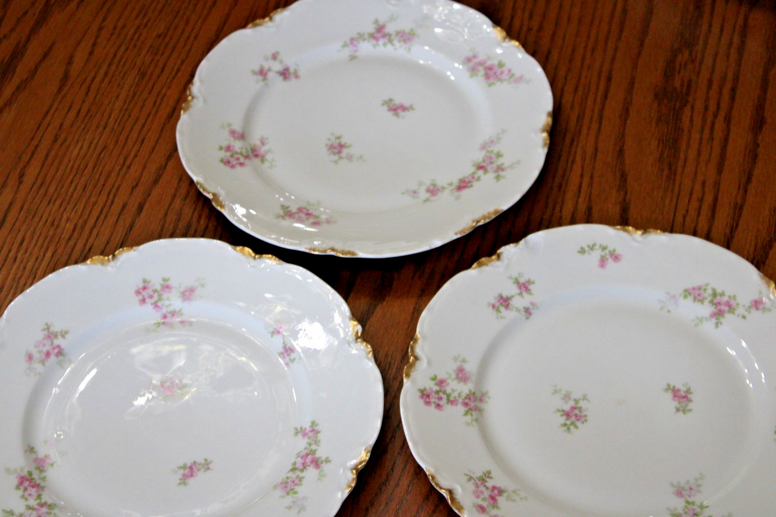 (3)Haviland Limoges Schleiger 9.5″ Dinner Plate Pink Rose Scallop Gold Edge Chip