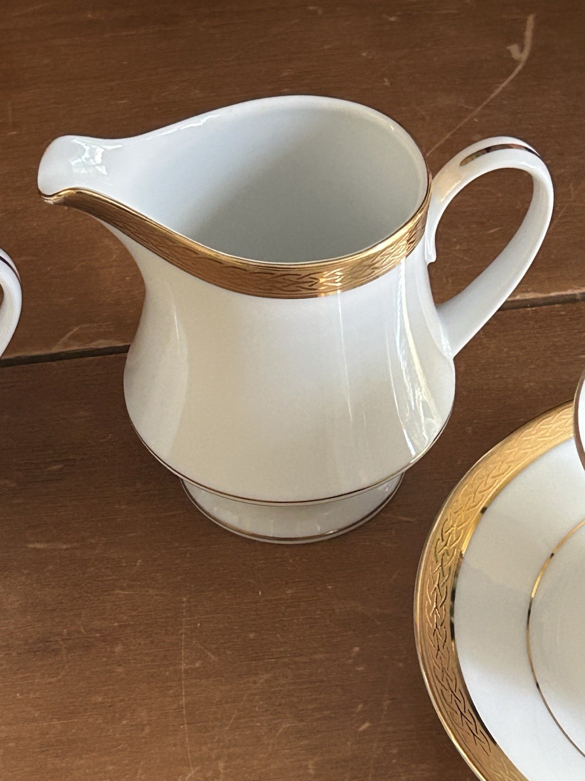 QUEEN’S GOLD Noritake 4 Cup And Saucer Sets With Creamer And Sugar Bowl W/Lid