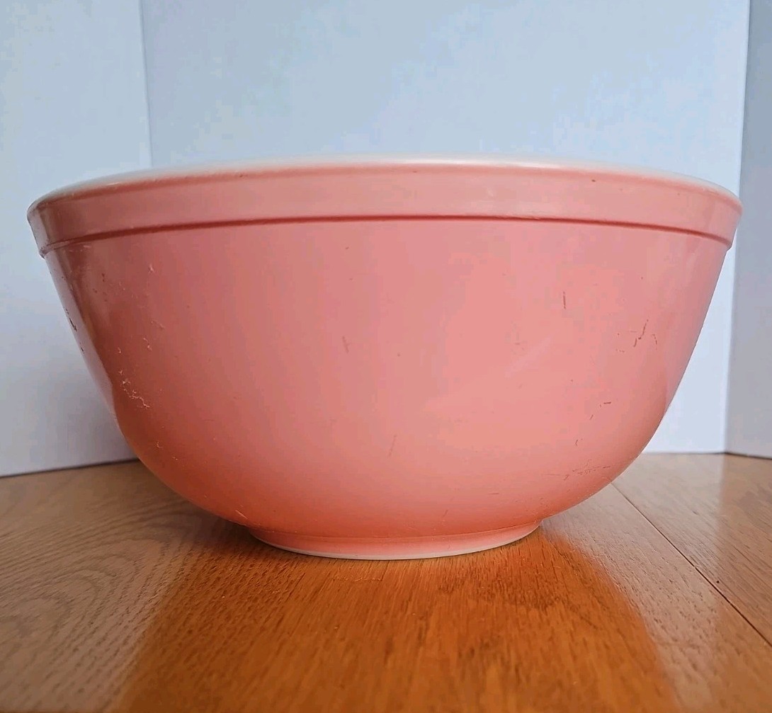 Vintage Pyrex Bowl Pink 403 2.5 Quarts