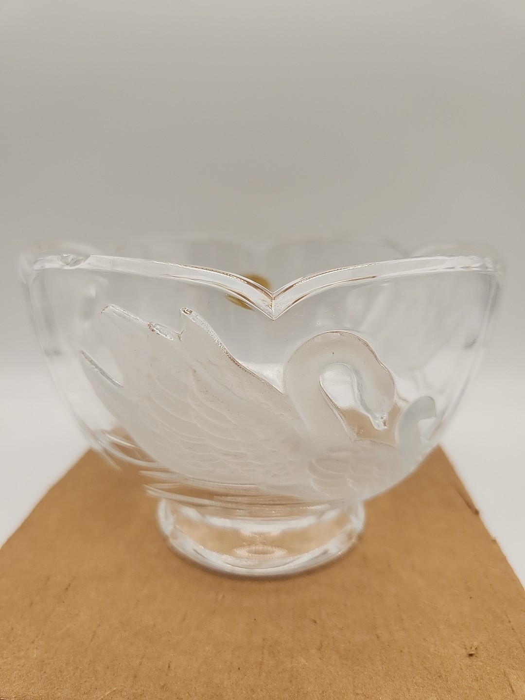 24% Lead Crystal Bowl With Embossed Frosted Swan Design Teleflora France