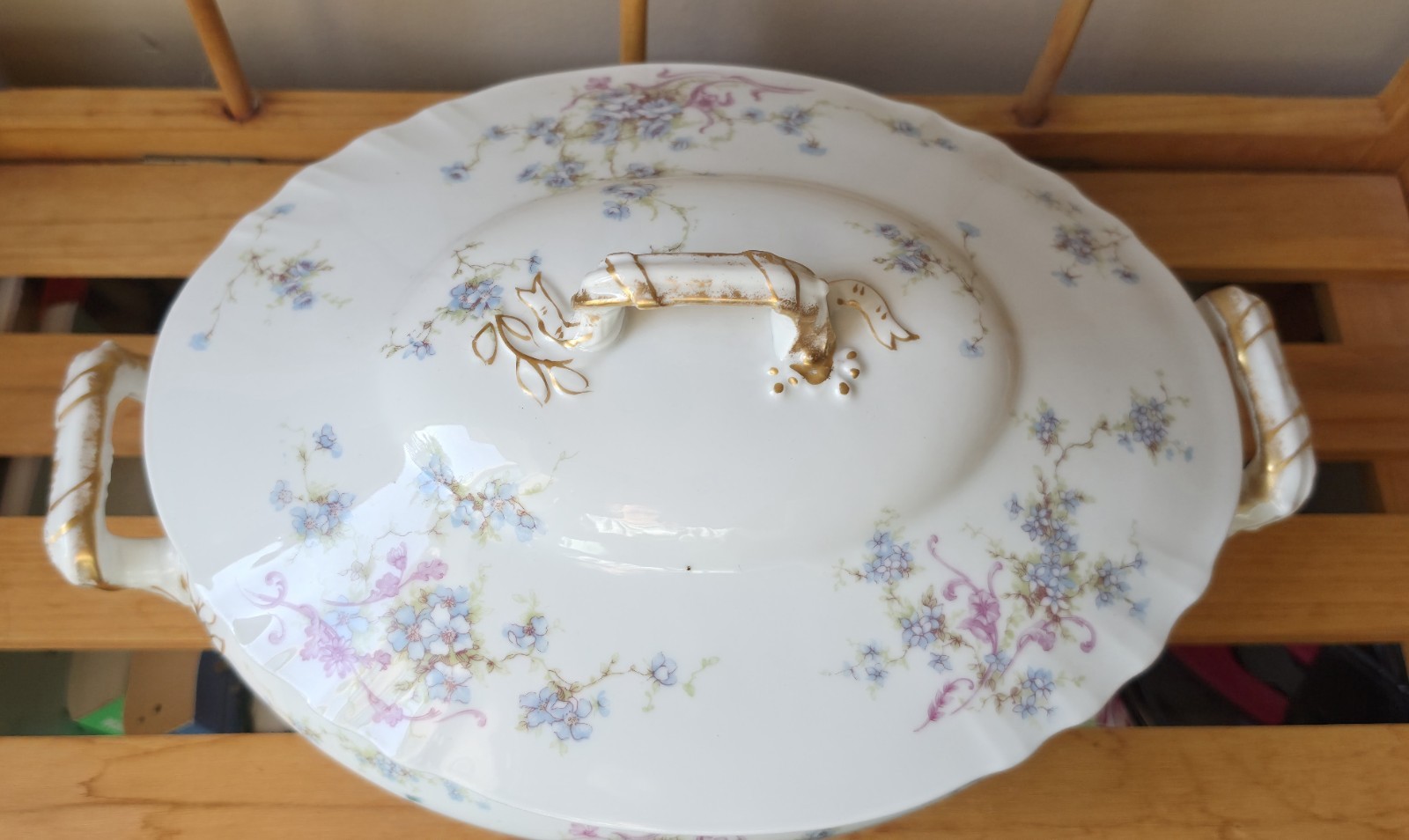 Theodore Haviland Oval Covered Vegetable-Pink Roses/Blue Scrolls -Schleiger