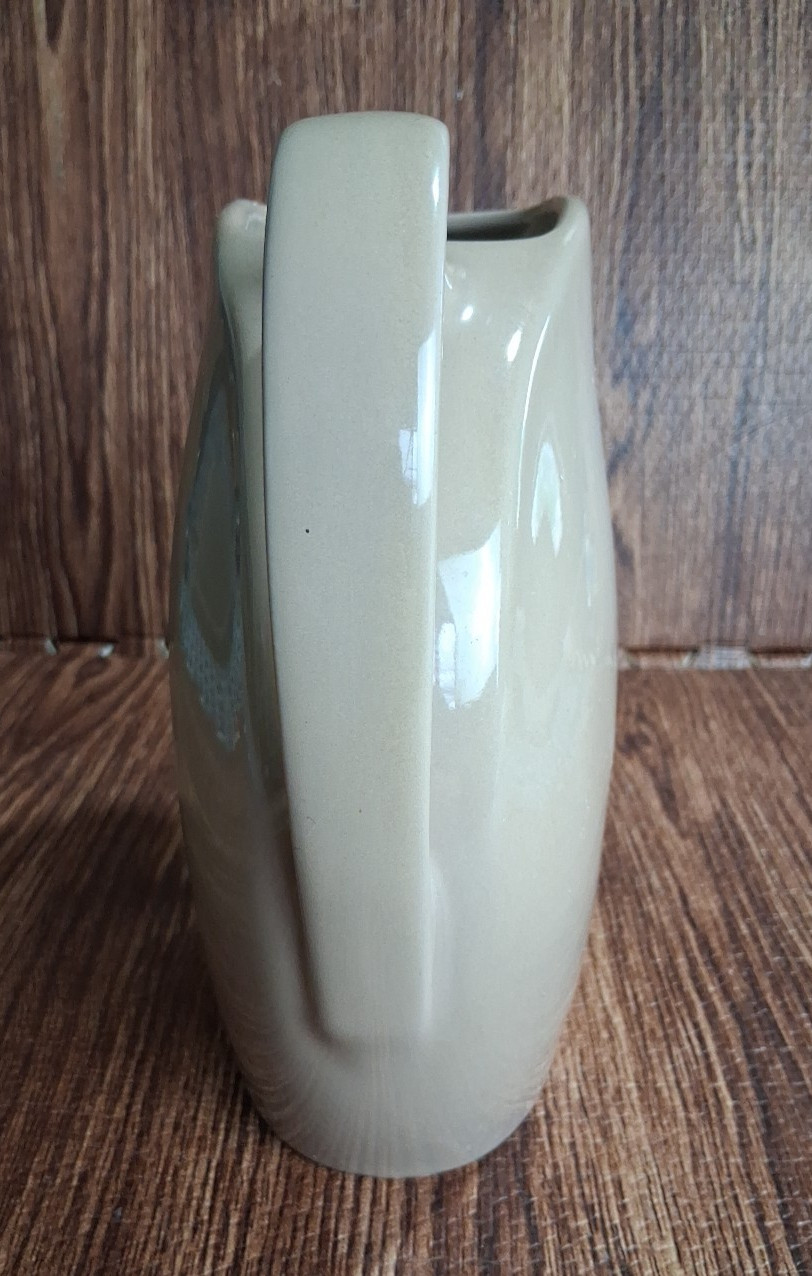 Hall 2633 Pitcher With Ice Guard Beige Art Deco 9″ USA Vintage