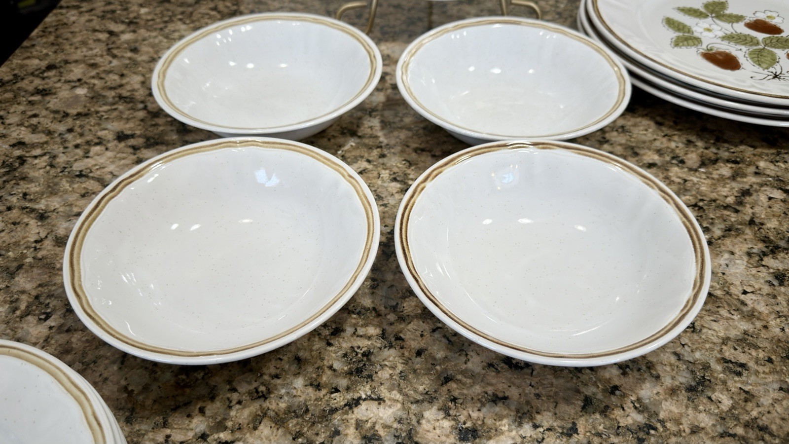 12pc Americana Hearthside Stoneware Berries Cream Dinner Set Plates & Bowls VTG