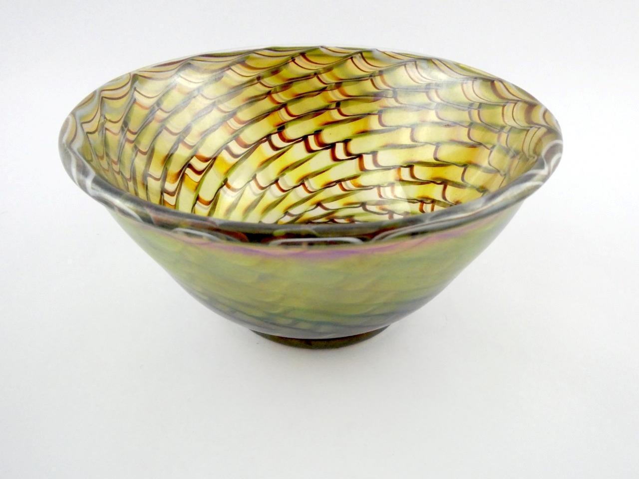 Orient and Flume Iridescent Art Glass Bowl Made in 1977 Signed Base