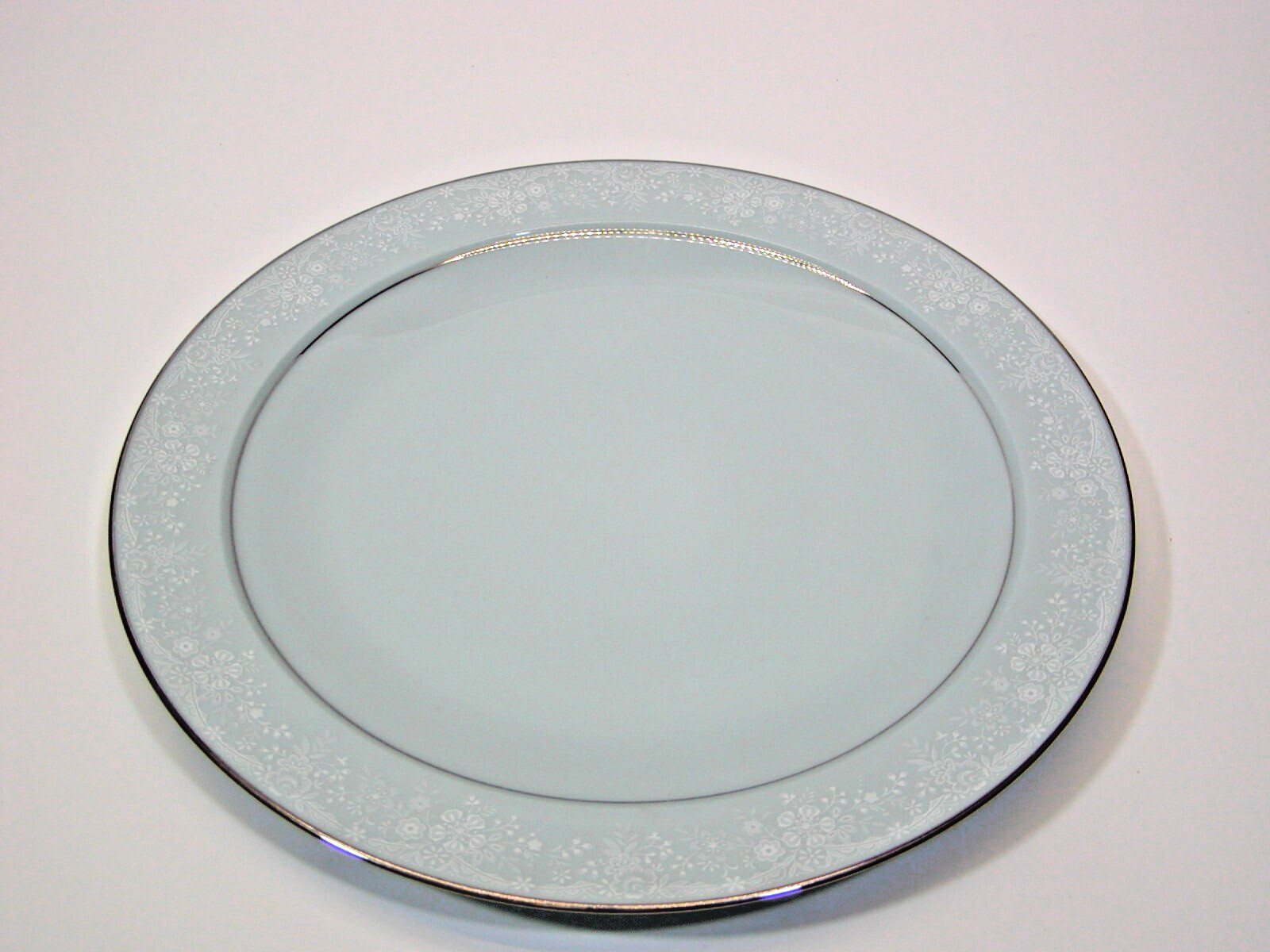 4 NORITAKE FIDELITY 10-3/8″ USED DINNER PLATES 8003 W81