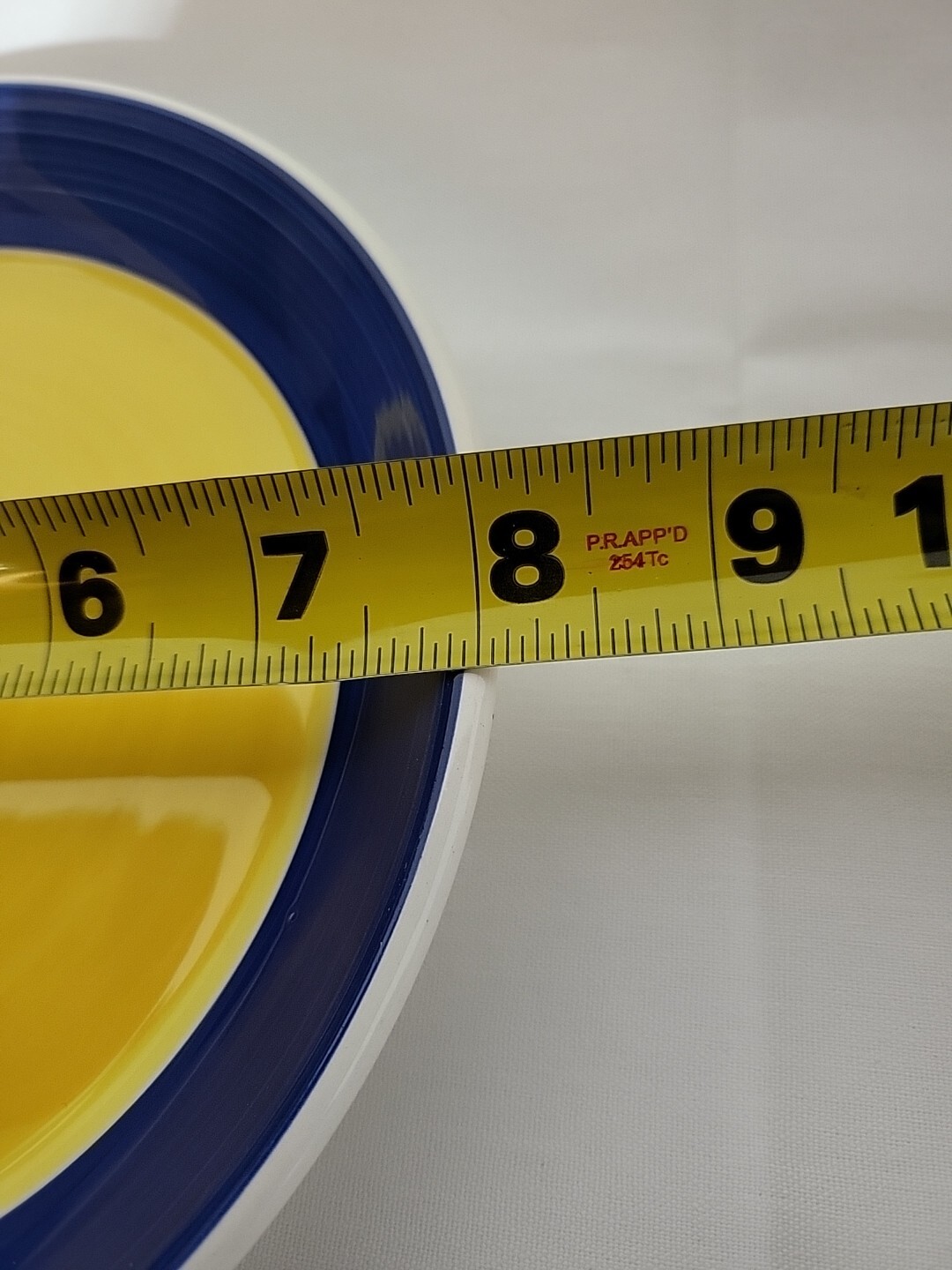 Crate & barrel set of 4″SUNDANCE” Salad Plates yellow /cobalt blue ITALY NEW!
