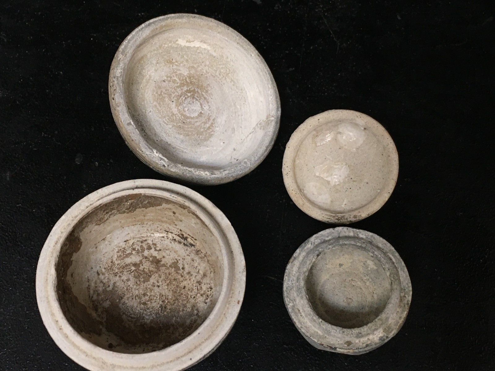 2 Antique Miniature Bowls with Lids – 1 1/4 – 2 1/8″ in Diameter