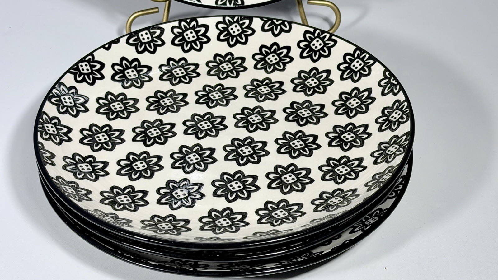 Set of 4 Certified International Black White Floral Dinner Plates 10.5”
