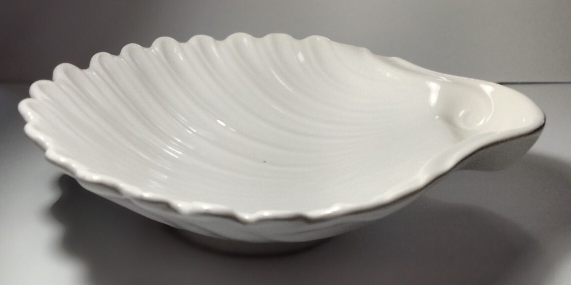 Vintage California Pottery Sea Shell Bowl Ceramic 3.04 Pounds 13 1/2″ Long 12…